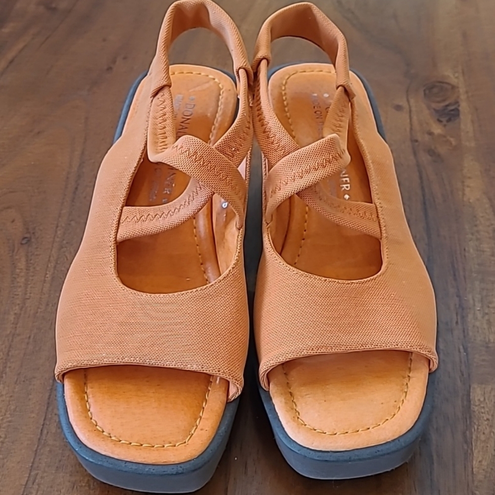 Donald J Pliner Caths 8M orange textile sandals made in Spain